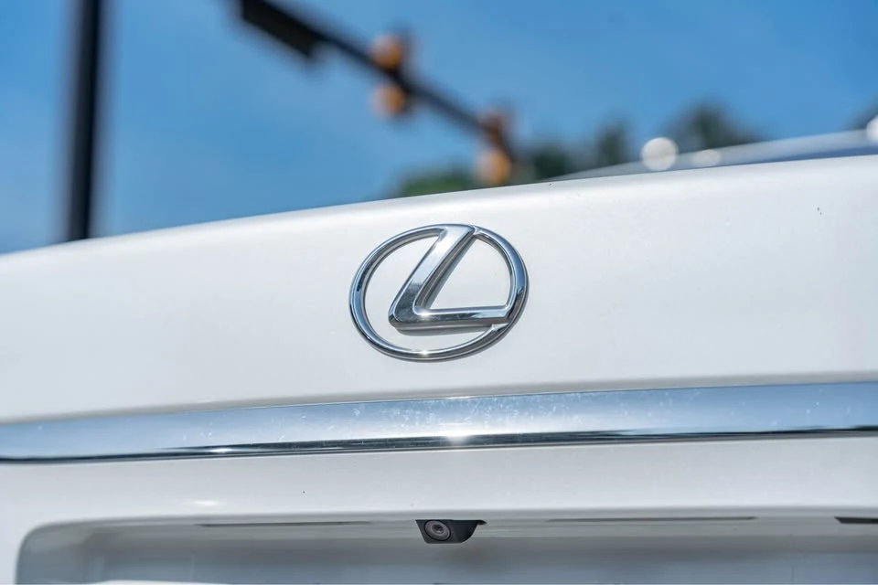 2011 Lexus ES 5th Gen - Image 3 of 10