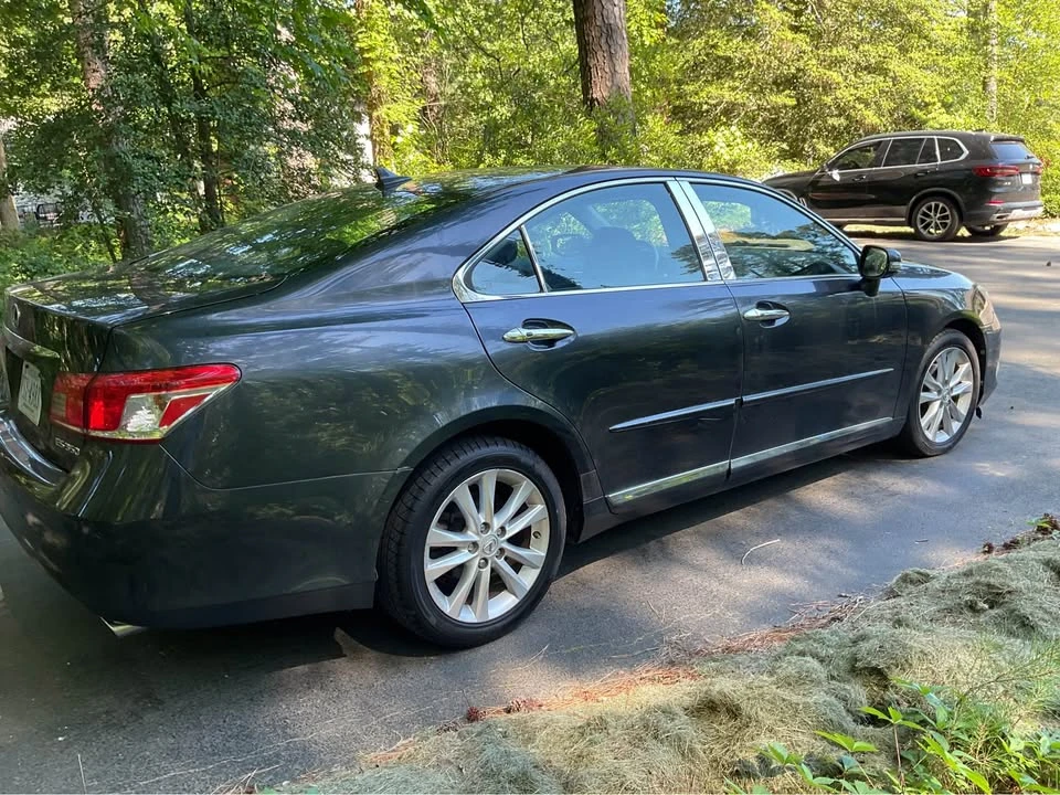 2011 Lexus ES 5th Gen - Image 12 of 18