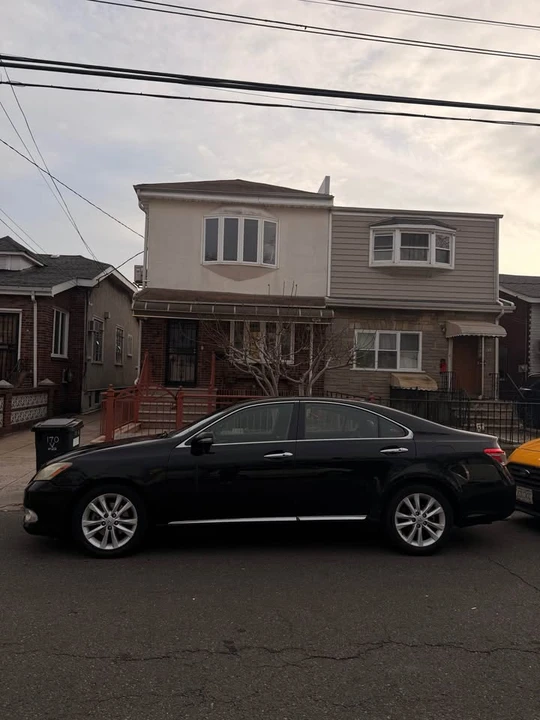2011 Lexus ES 5th Gen - Image 2 of 7