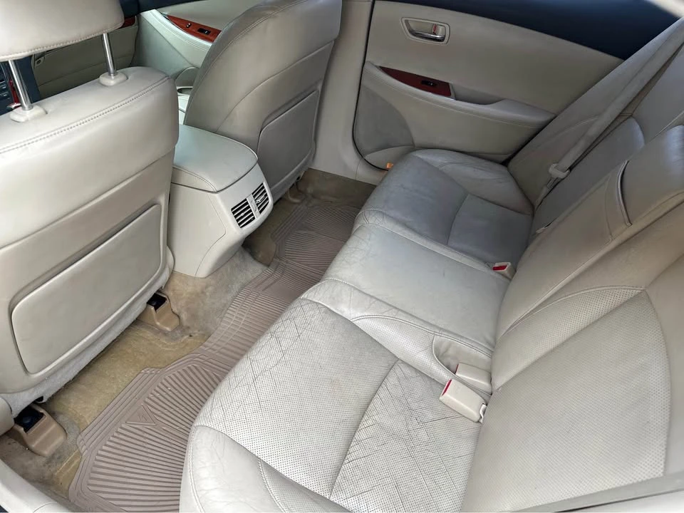 2011 Lexus ES 5th Gen - Image 10 of 18