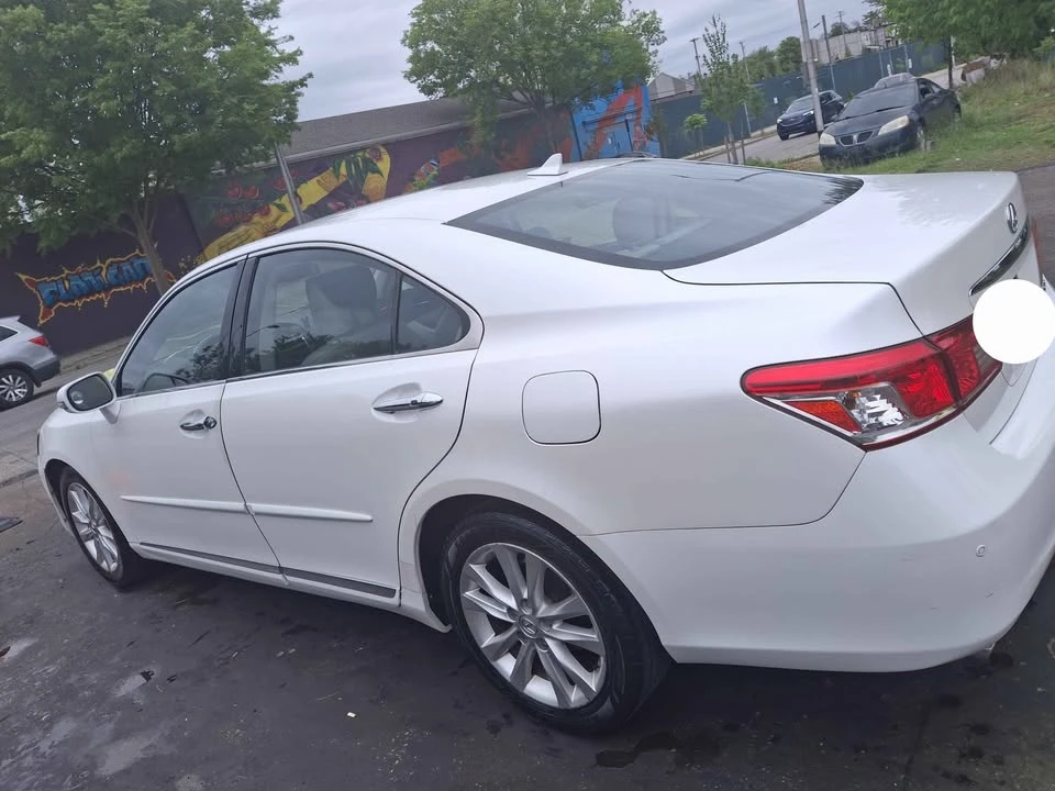2011 Lexus ES 5th Gen - Image 12 of 13