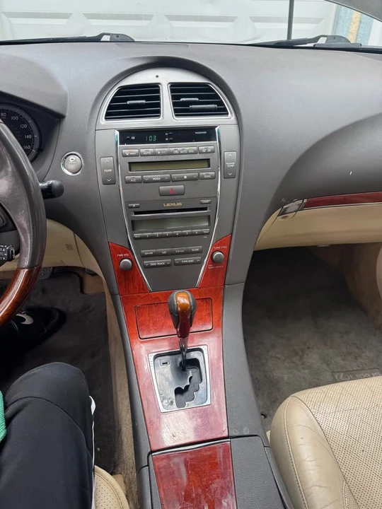 2011 Lexus ES 5th Gen - Image 7 of 8