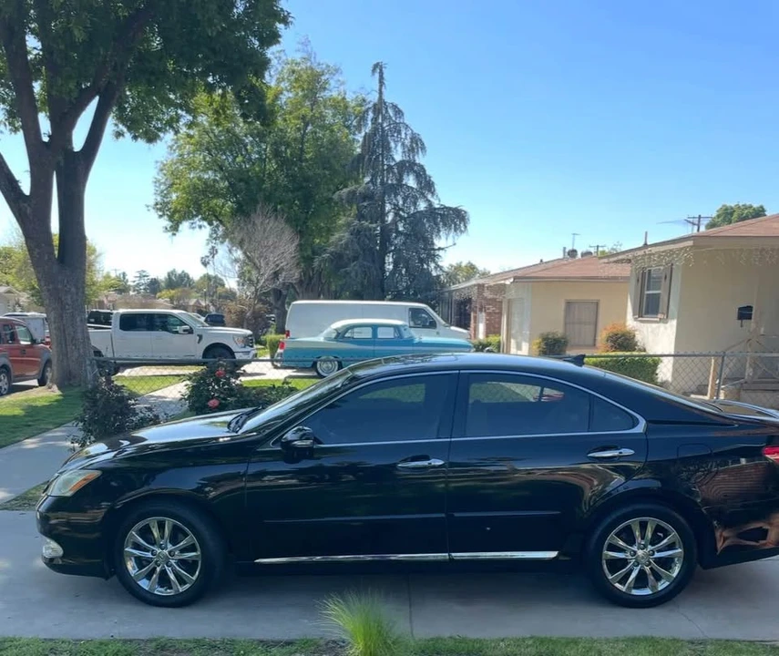 2011 Lexus ES 5th Gen - Image 2 of 8