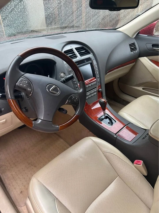 2011 Lexus ES 5th Gen - Image 6 of 7