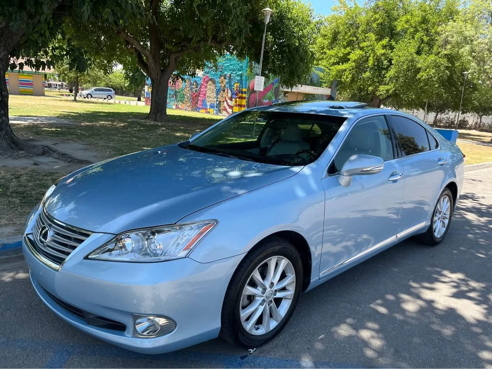 2011 Lexus ES 5th Gen - Image 5 of 14