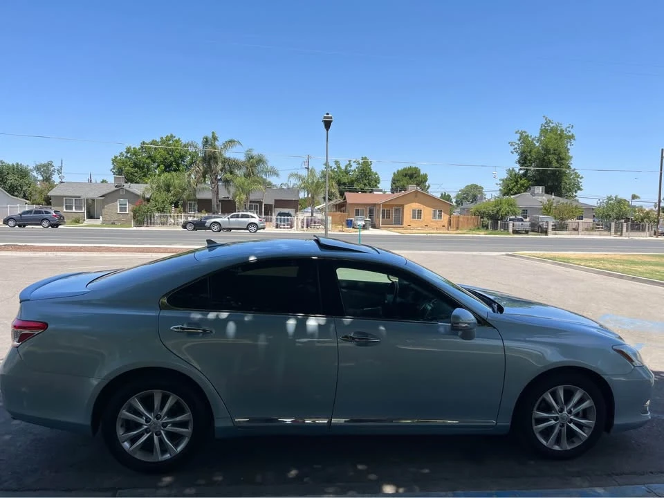 2011 Lexus ES 5th Gen - Image 3 of 14