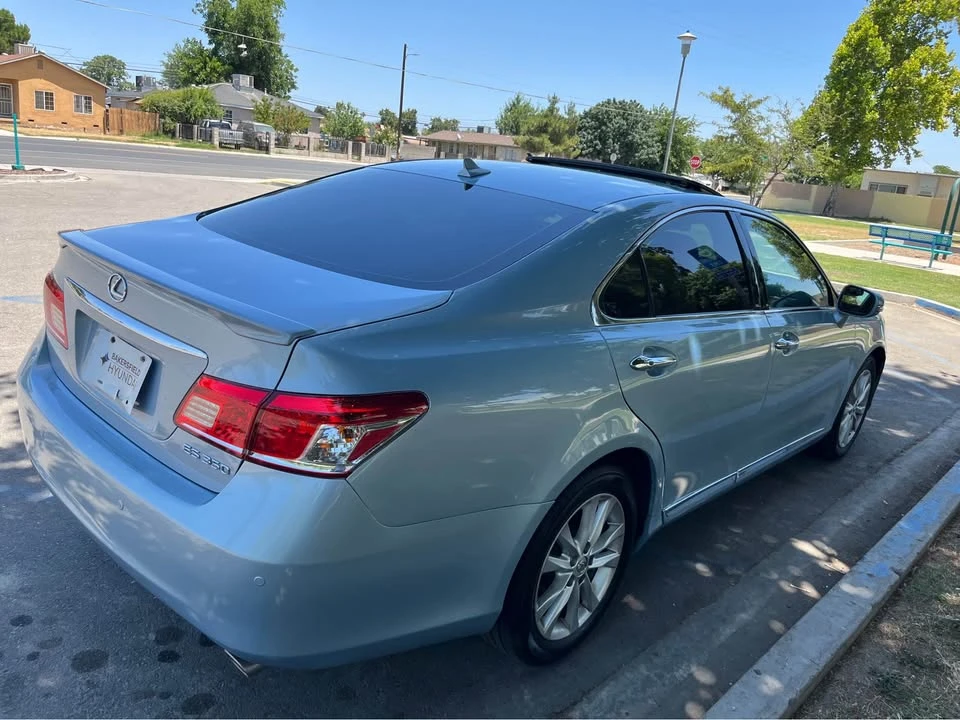 2011 Lexus ES 5th Gen - Image 2 of 14