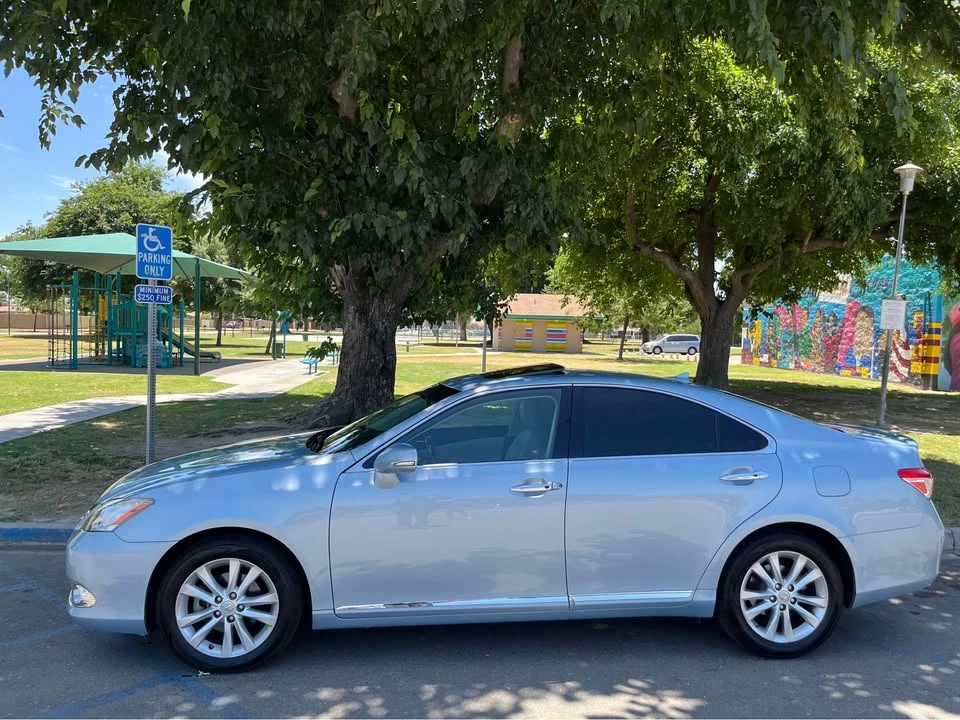 2011 Lexus ES 5th Gen - Image 7 of 14