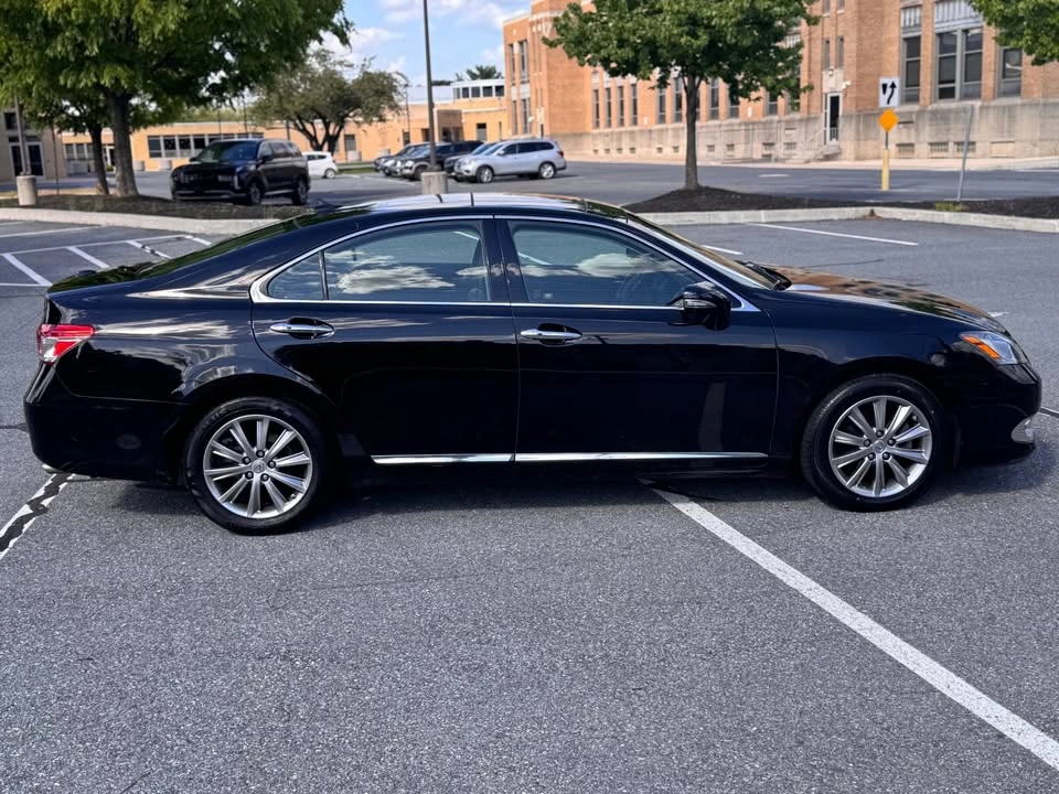 2011 Lexus ES 5th Gen - Image 3 of 19