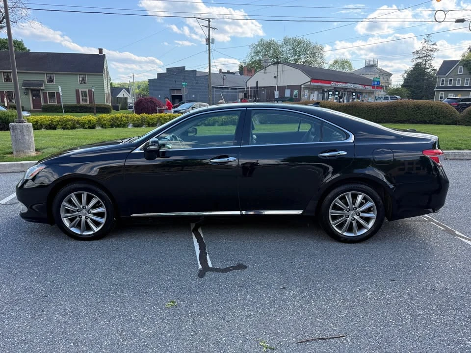 2011 Lexus ES 5th Gen - Image 4 of 19