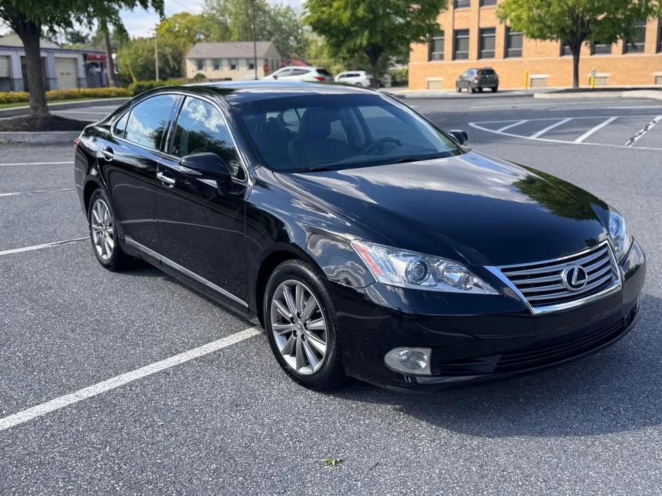 2011 Lexus ES 5th Gen - Image 5 of 19