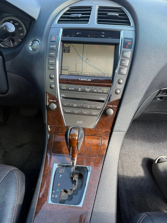 2011 Lexus ES 5th Gen - Image 15 of 19