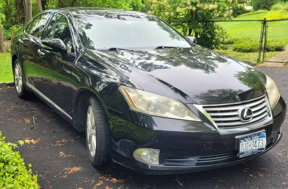2011 Lexus ES 5th Gen - Image 2 of 8