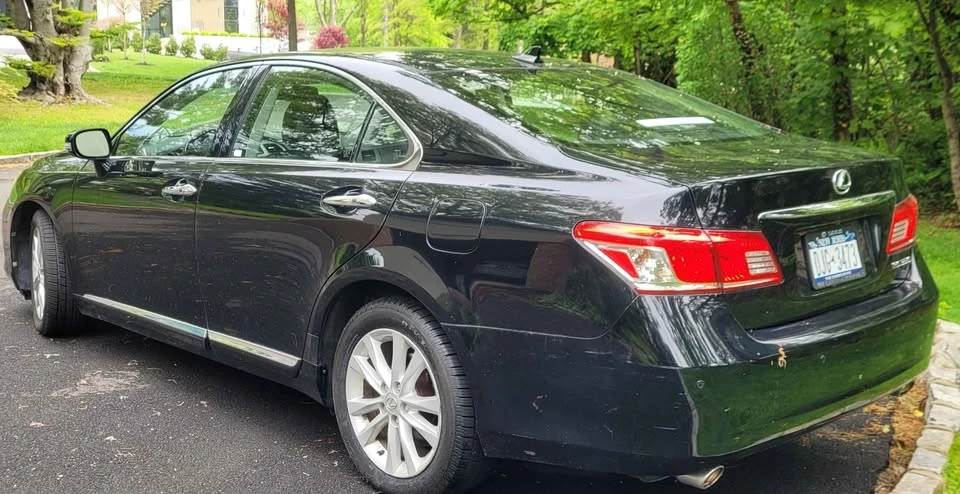 2011 Lexus ES 5th Gen - Image 3 of 8