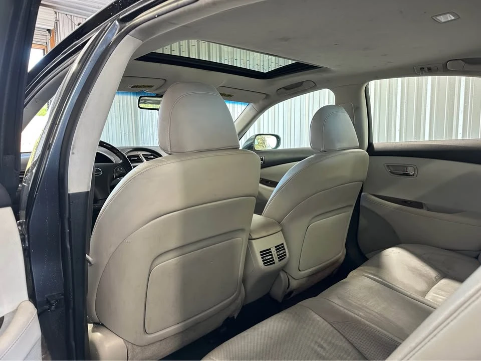 2011 Lexus ES 4th Gen - Image 16 of 19