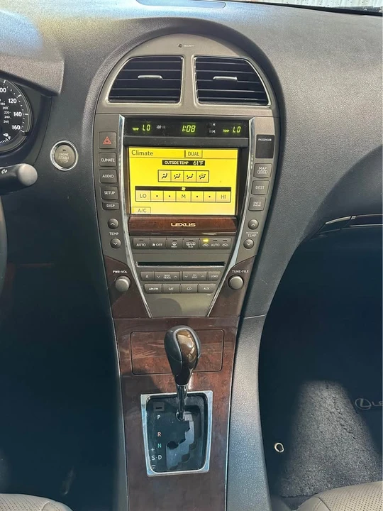 2011 Lexus ES 4th Gen - Image 12 of 19