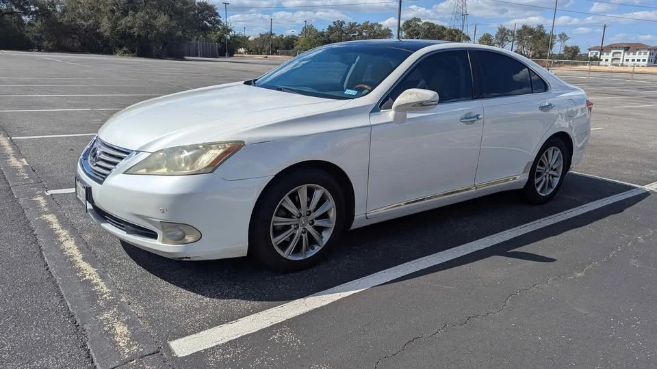 2011 Lexus ES 4th Gen - Image 4 of 10