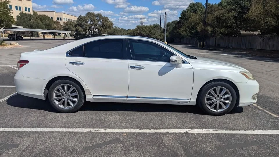 2011 Lexus ES 4th Gen - Image 7 of 10