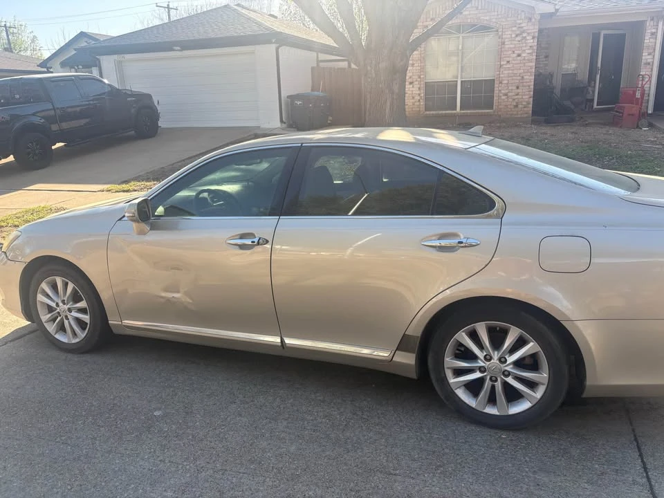 2011 Lexus ES 5th Gen - Image 3 of 10