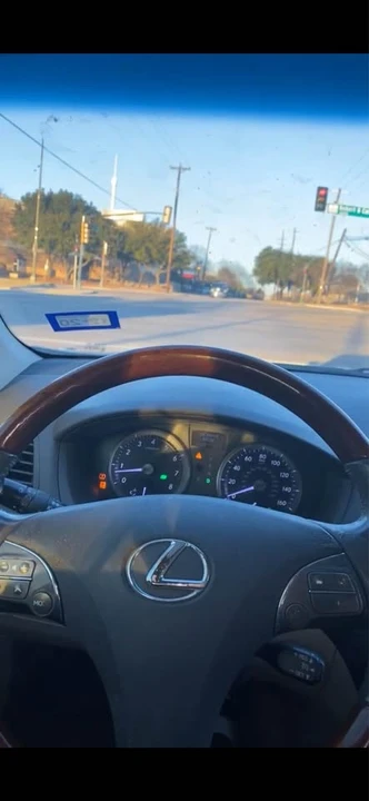2011 Lexus ES 5th Gen - Image 2 of 10