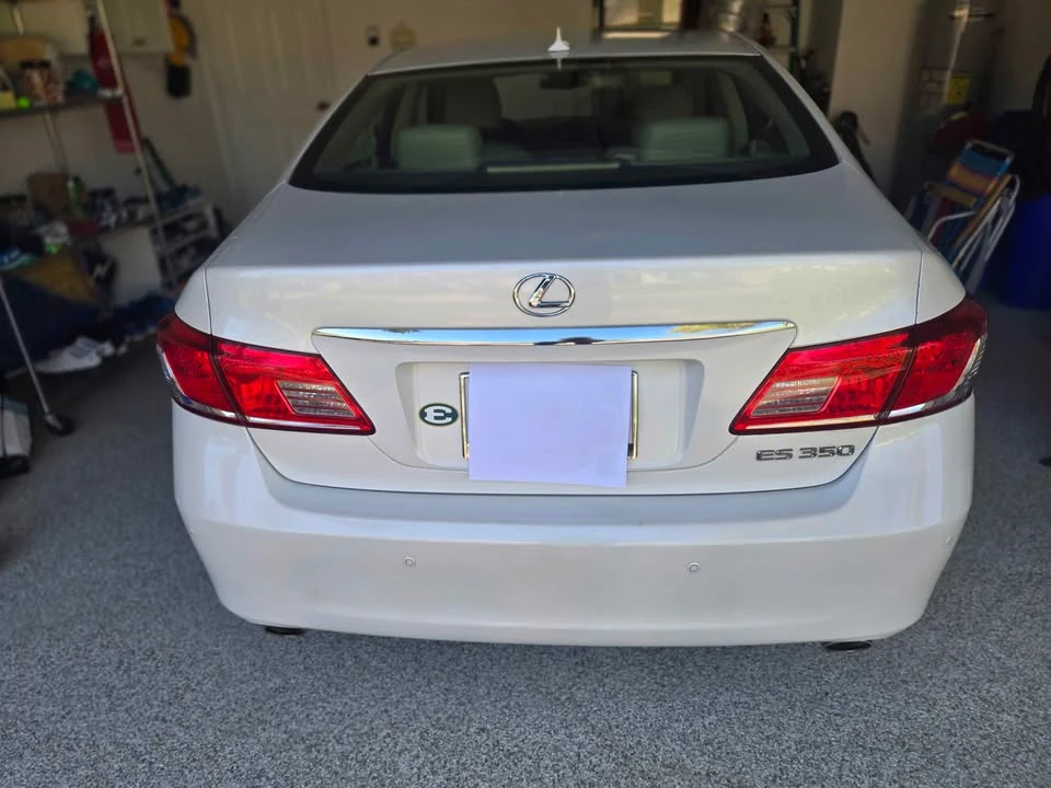 2011 Lexus ES 5th Gen - Image 3 of 10