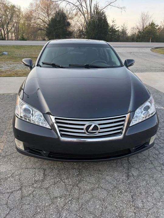 2011 Lexus ES 5th Gen - Image 2 of 8