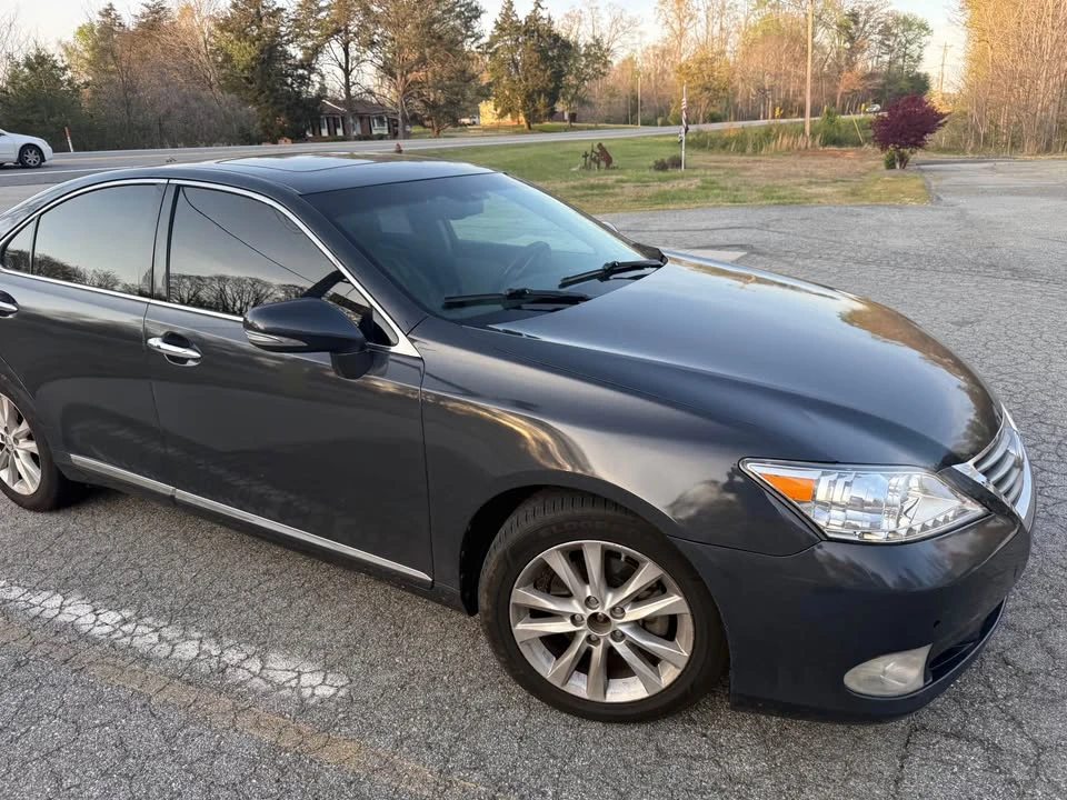 2011 Lexus ES 5th Gen - Image 3 of 8