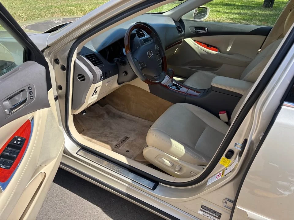 2011 Lexus ES 5th Gen - Image 3 of 8