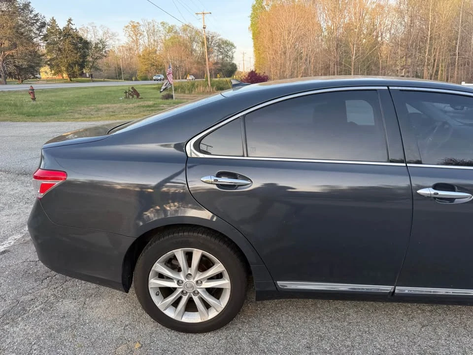 2011 Lexus ES 5th Gen - Image 4 of 8