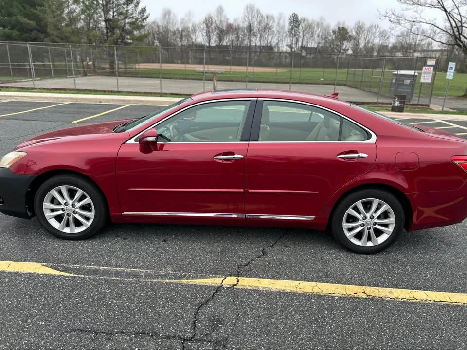 2011 Lexus ES 5th Gen - Image 3 of 9