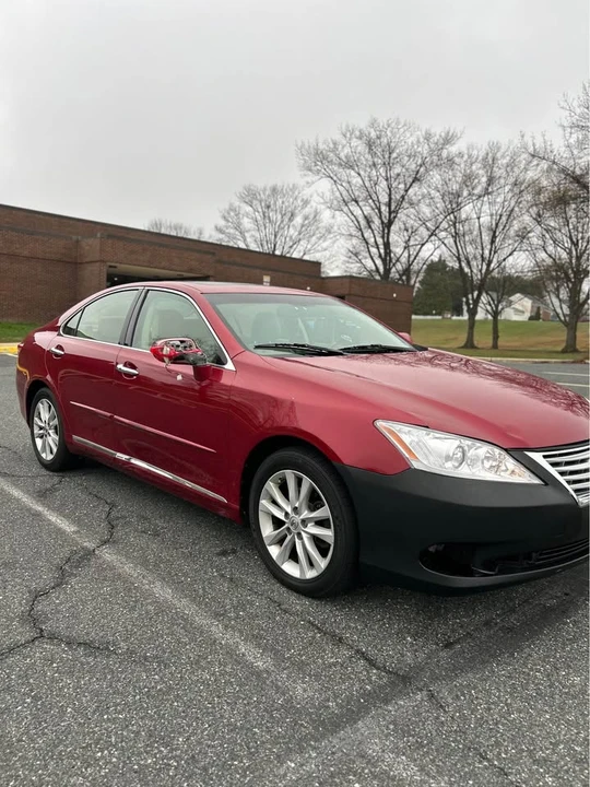 2011 Lexus ES 5th Gen - Image 2 of 9