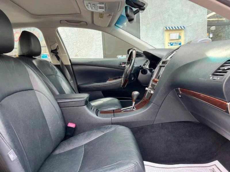 2011 Lexus ES 5th Gen - Image 10 of 12