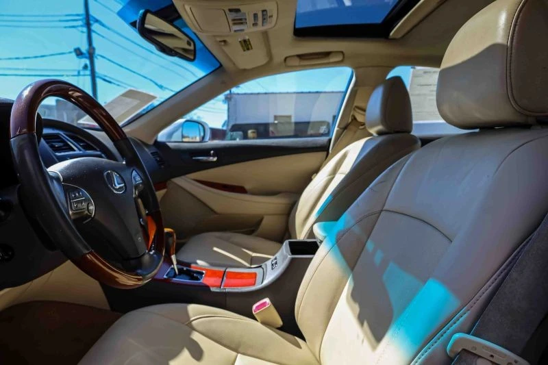 2011 Lexus ES 5th Gen - Image 9 of 12