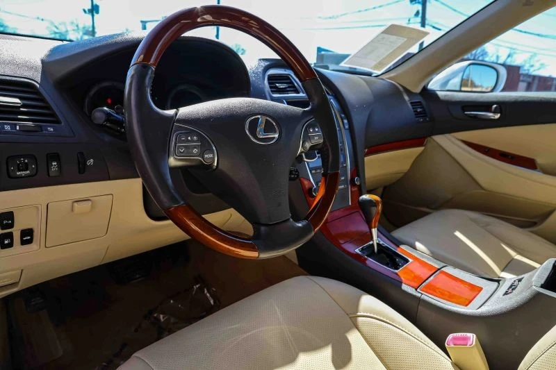 2011 Lexus ES 5th Gen - Image 7 of 12