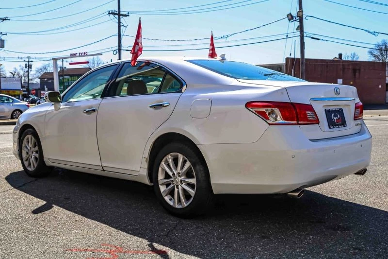 2011 Lexus ES 5th Gen - Image 4 of 12