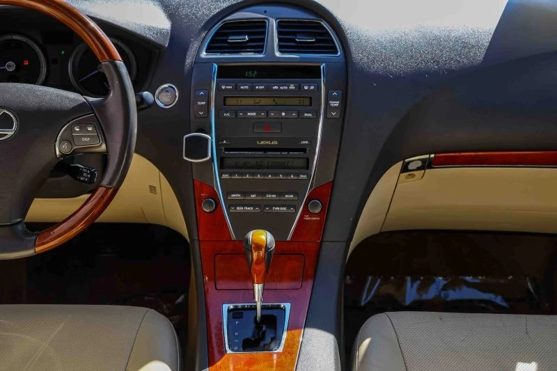 2011 Lexus ES 5th Gen - Image 10 of 12
