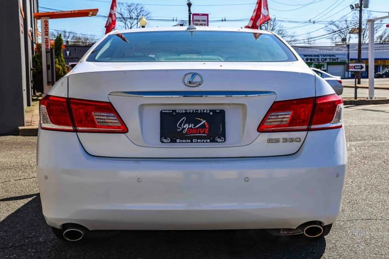 2011 Lexus ES 5th Gen - Image 5 of 12