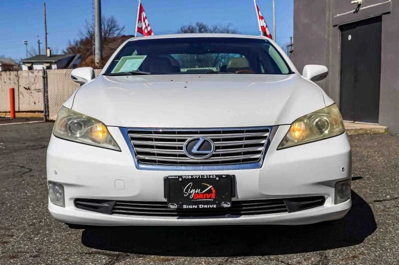 2011 Lexus ES 5th Gen - Image 2 of 12