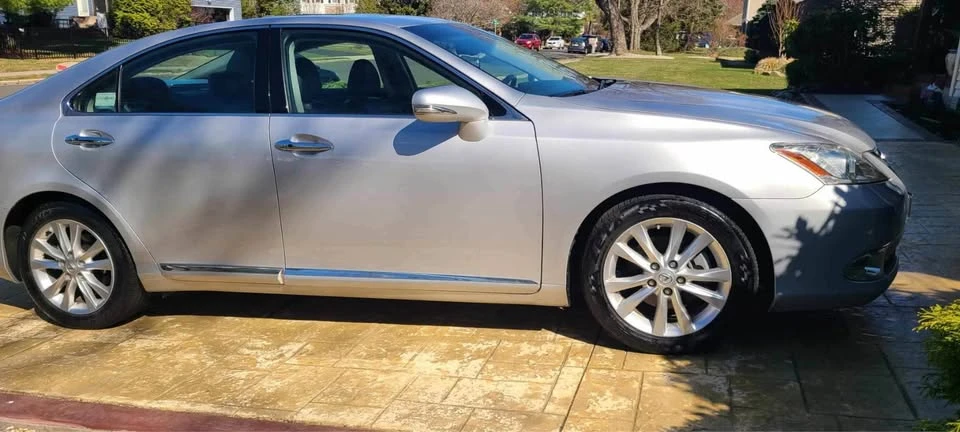 2011 Lexus ES 5th Gen - Image 2 of 6