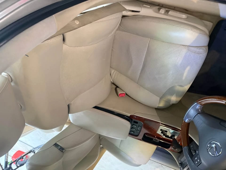 2011 Lexus - Image 18 of 18