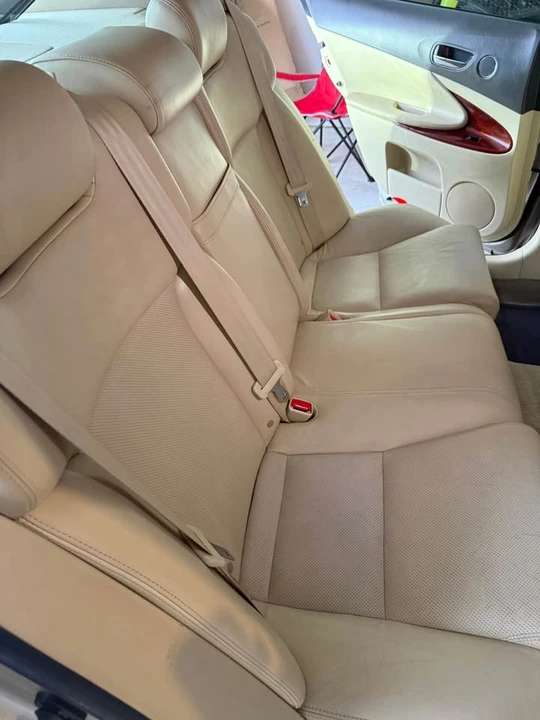 2011 Lexus - Image 14 of 18