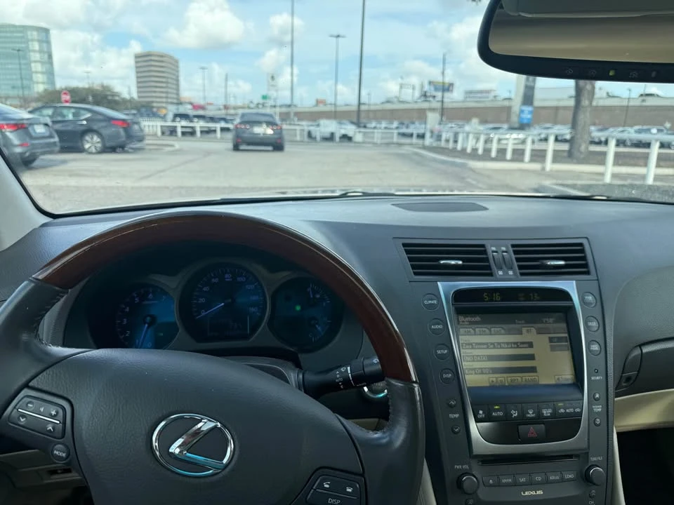 2011 Lexus - Image 11 of 18