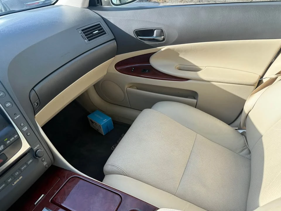 2011 Lexus - Image 12 of 18