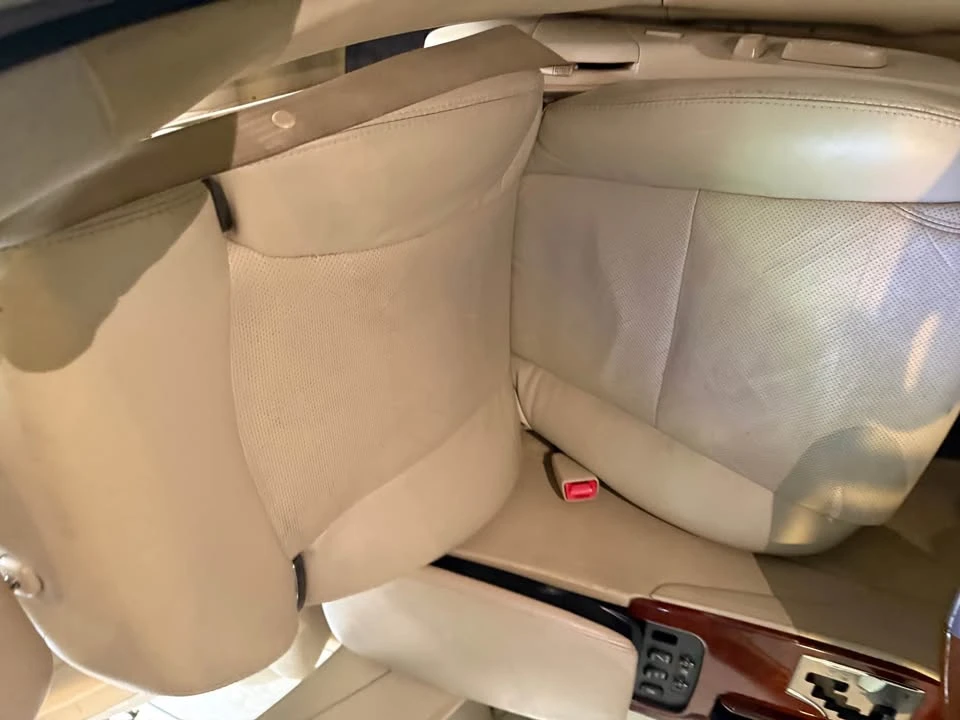2011 Lexus - Image 17 of 18