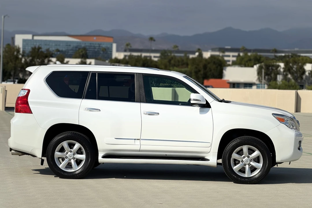 2011 Lexus GX 2nd Gen - Image 11 of 31