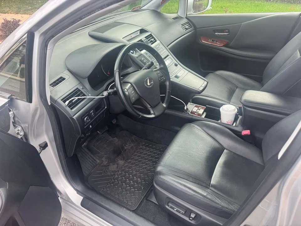 2011 Lexus HS - Image 4 of 6