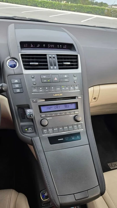 2011 Lexus HS - Image 15 of 18