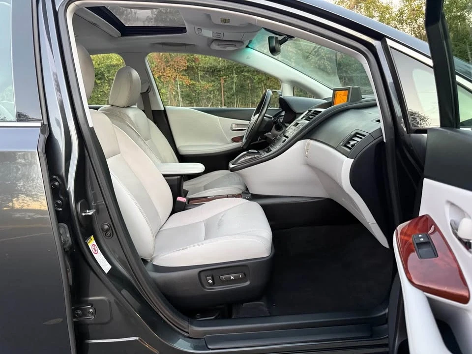 2011 Lexus HS - Image 14 of 20
