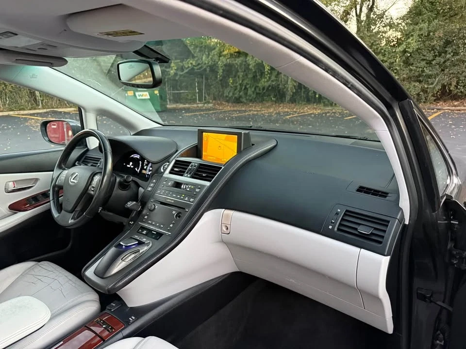 2011 Lexus HS - Image 13 of 20