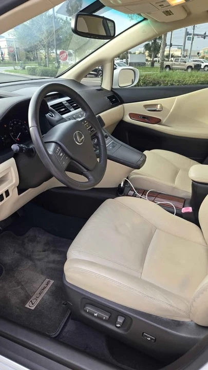 2011 Lexus HS - Image 8 of 18
